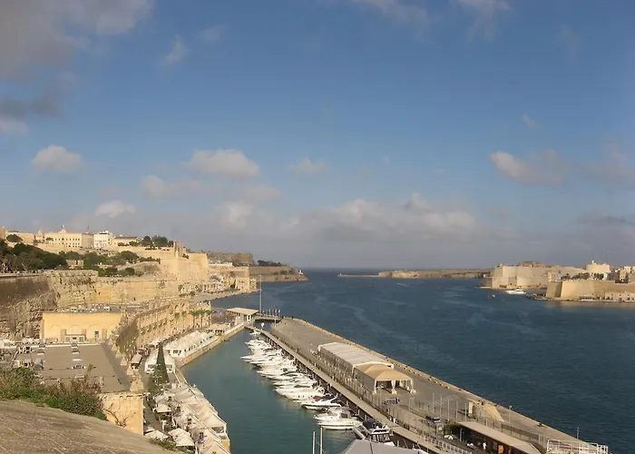 Gateway Maisonette * バレッタ